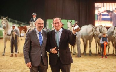 D. Fernando Caballos Rufino, distinguido con el SICAB de Oro por sus 29 años de servicios veterinarios en el Salón Internacional del Caballo