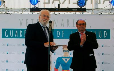 D. Ignacio Oroquieta distinguido con la V de Oro, máximo galardón otorgado por el Colegio Oficial de Veterinarios de Málaga