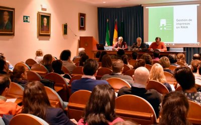 Aforo completo durante la “Jornada informativa de Identificación de Animales de Compañía” en el Colegio de Veterinarios de Sevilla