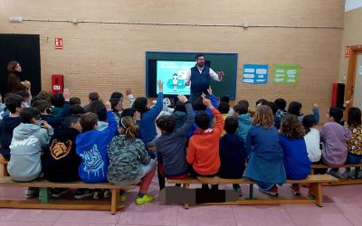 300 alumnos del CEIP Joaquín Turina (Sevilla) asisten al ciclo de charlas sobre “Tenencia Responsable de Animales” organizadas por la Asociación “Veterinarios de Sevilla