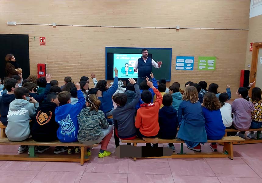 300 alumnos del CEIP Joaquín Turina (Sevilla) asisten al ciclo de charlas sobre “Tenencia Responsable de Animales” organizadas por la Asociación “Veterinarios de Sevilla