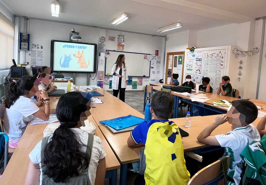 Más de 200 alumnos del CEIP Antonio Machado (La Luisiana) asisten a las charlas de “Tenencia Responsable de Animales” organizadas por la Asociación “Veterinarios de Sevilla