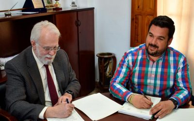 Gines  firma un convenio con el Colegio de Veterinarios de Sevilla para la identificación de animales de compañía