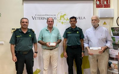 El Colegio de Veterinarios de Sevilla entrega 3 nuevos lectores de microchips al SEPRONA